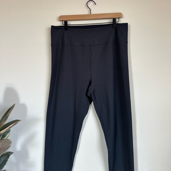 Girlfriend Collective Black Rib Leggings - Picture 3 of 8